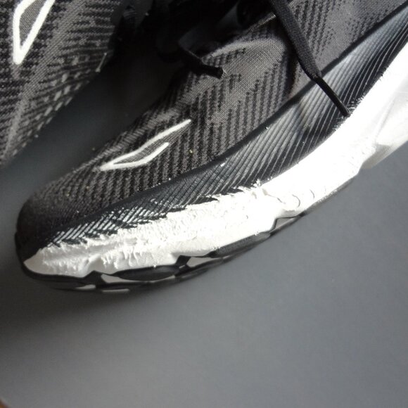 SIZE 8.5. HOKA One One Clifton 9 athletic sneakers shoes. - Picture 15 of 16